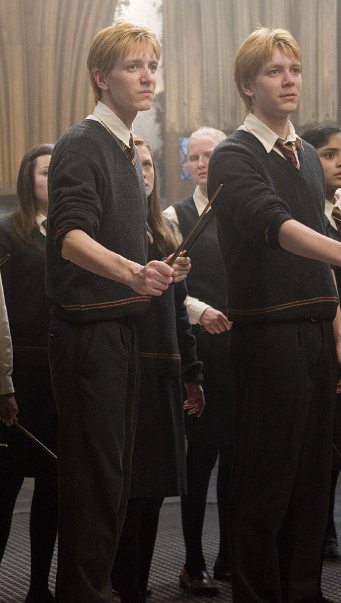 Близнюки Візлі: який зараз вигляд мають знамениті брати з "Гаррі Поттера" (фото)